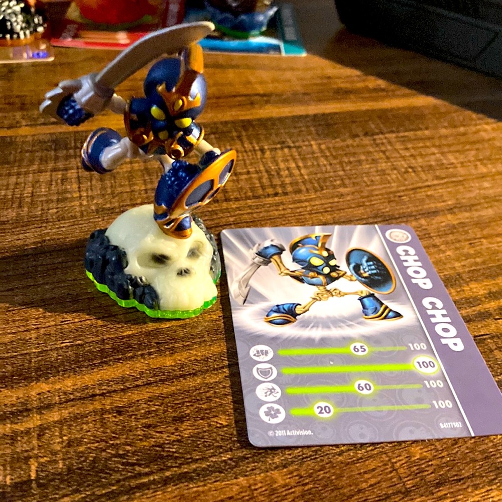 Skylanders Spyro’s adventure chop chop figure and card